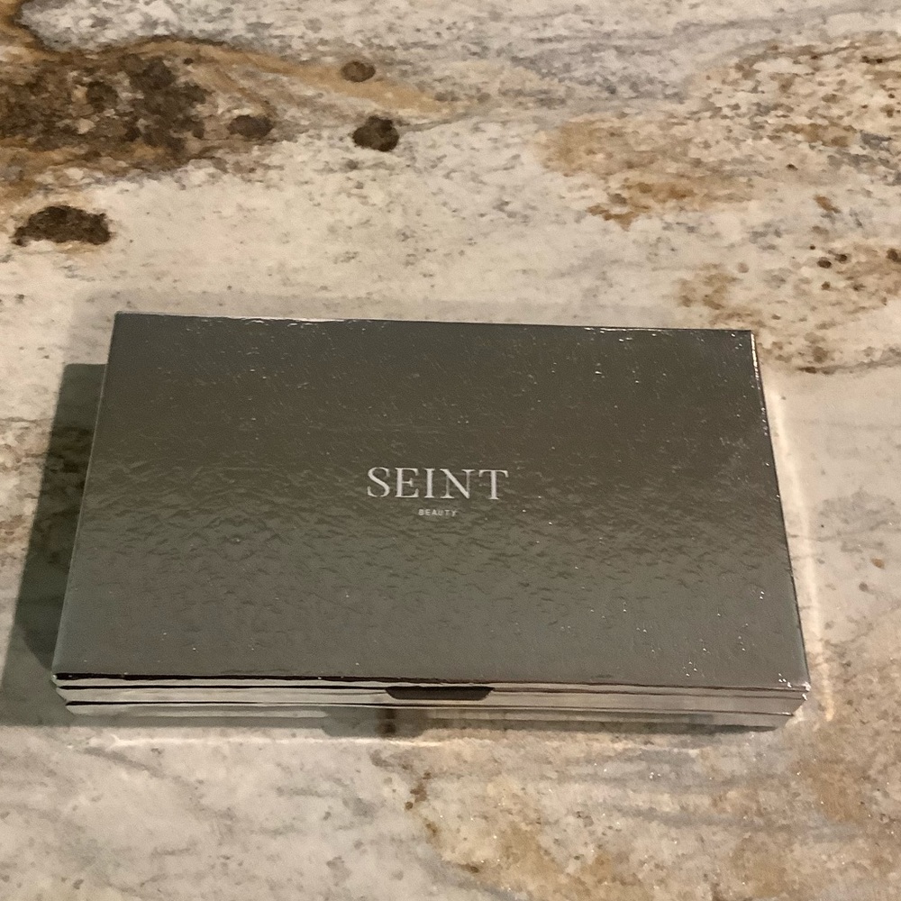Seint makeup lot